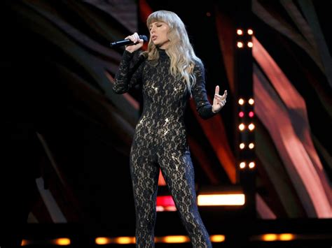 taylor swift sexy pics|The best and most daring looks Taylor Swift wore in。